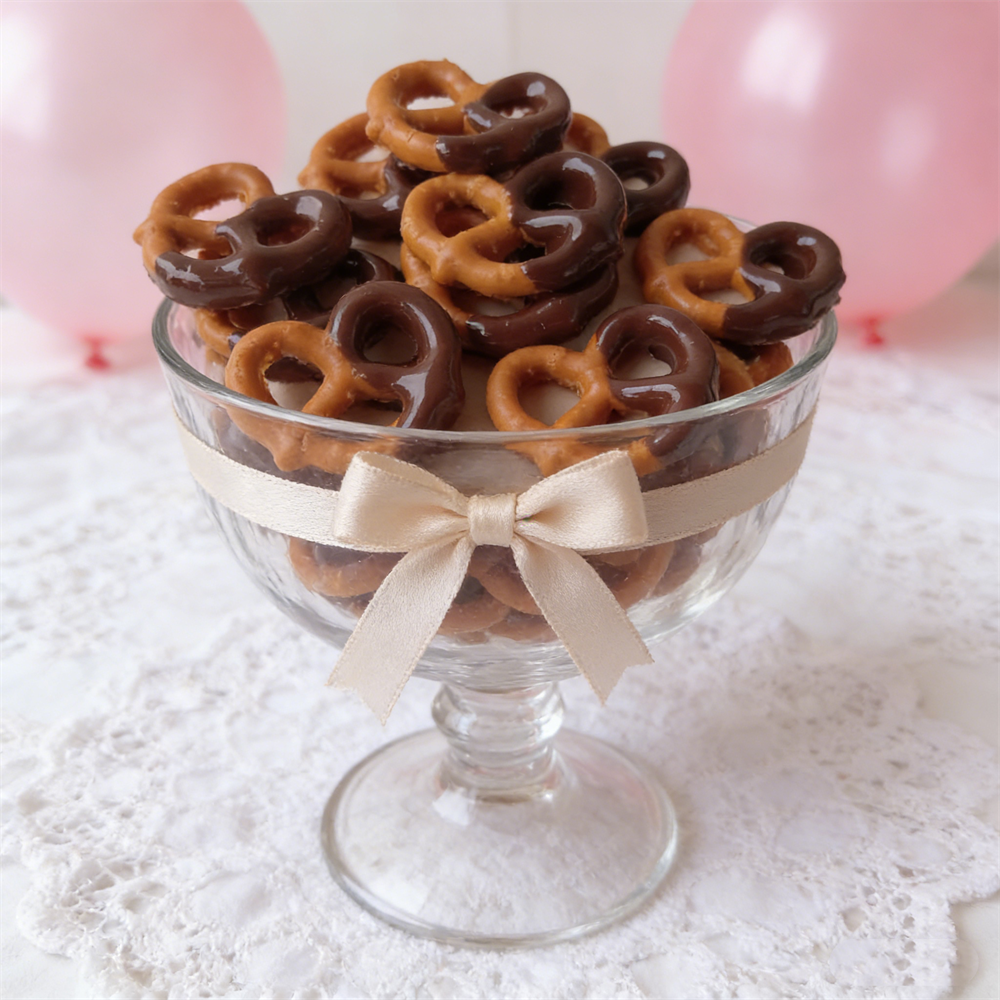 Dark Chocolate Pretzels Food M - مراجعة Food Snacks Wholesale وسعره